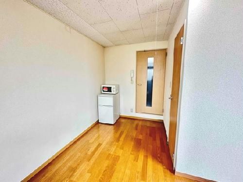 レオパレスTACHIBANAの居間写真