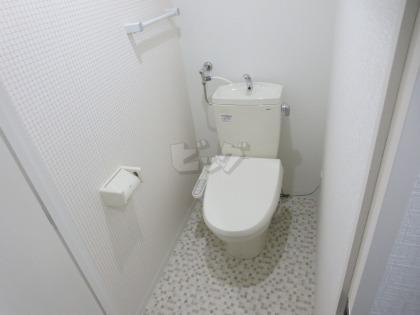 トイレ　嬉しいウォシュレット付きのトイレ！便座温かいですよ♪