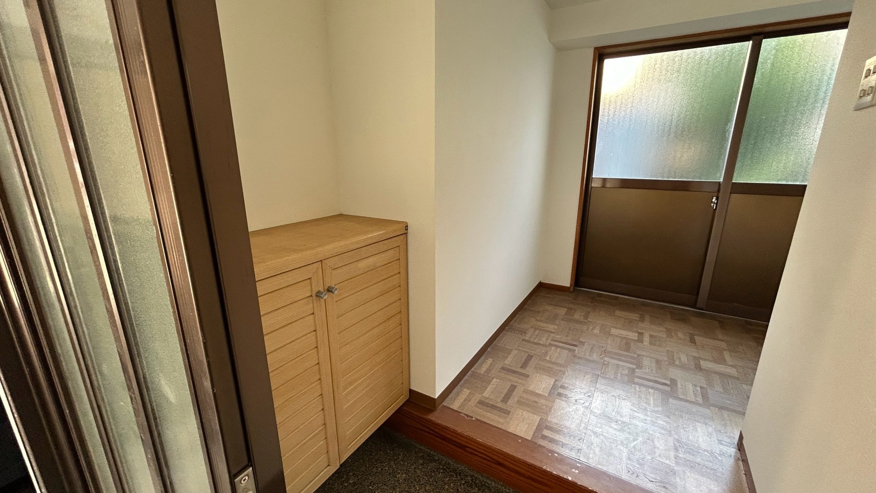 高屋貸家の玄関写真