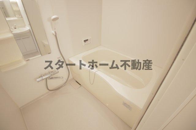 バス・シャワールーム　コンパクトで使いやすいお風呂です