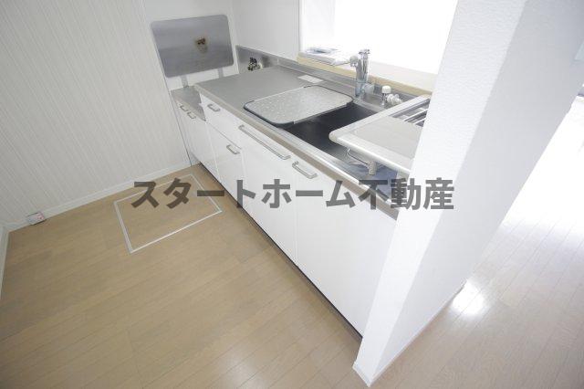 キッチン　コンパクトなキッチンで掃除もラクラク