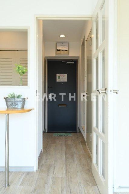 玄関　※家具・小物はイメージです