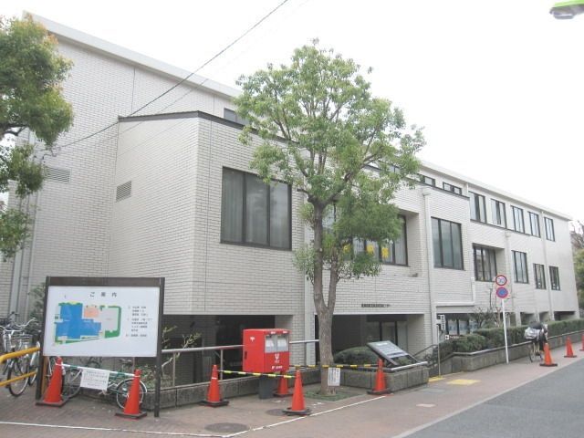 図書館　区立桜丘図書館（図書館）まで300m