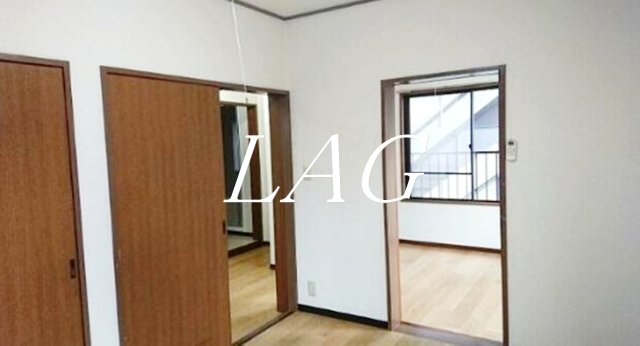 東急田園都市線 三軒茶屋駅 徒歩10分 3階建 築34年の居間写真