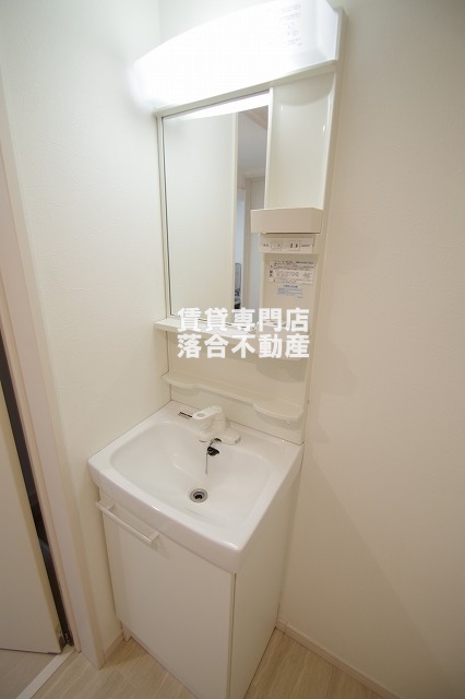 洗面設備　独立洗面化粧台付き