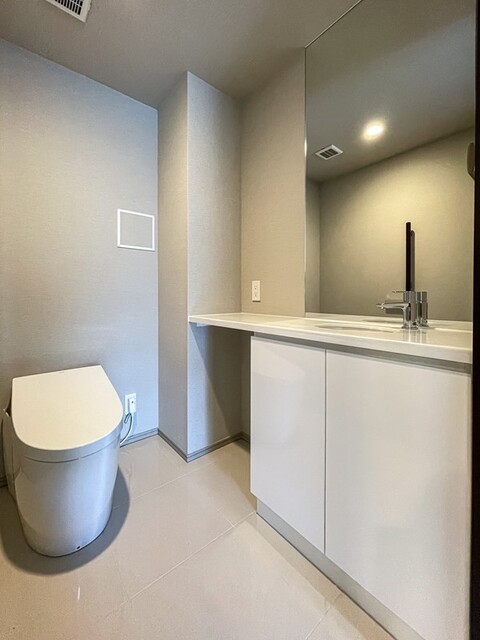 トイレ　※写真は同タイプ住戸です。