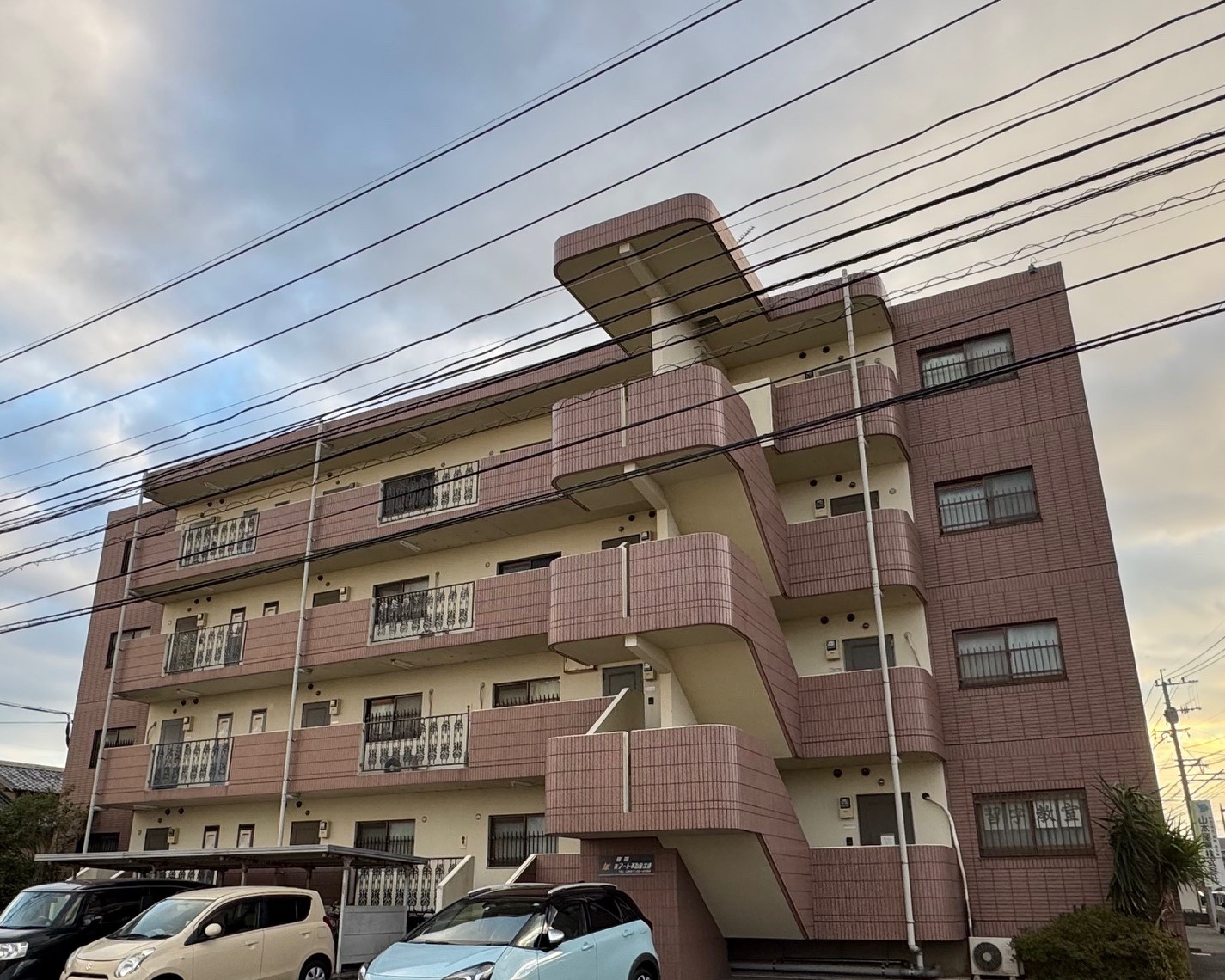 雲仙市愛野町乙のマンションの建物外観