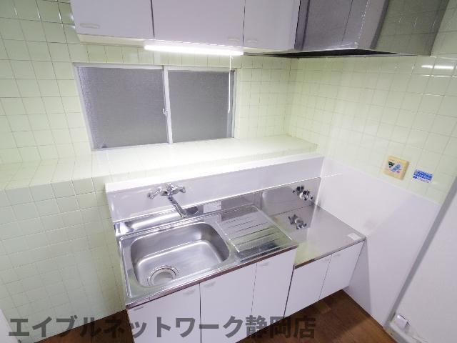 【静岡市葵区辰起町のマンションのキッチン】