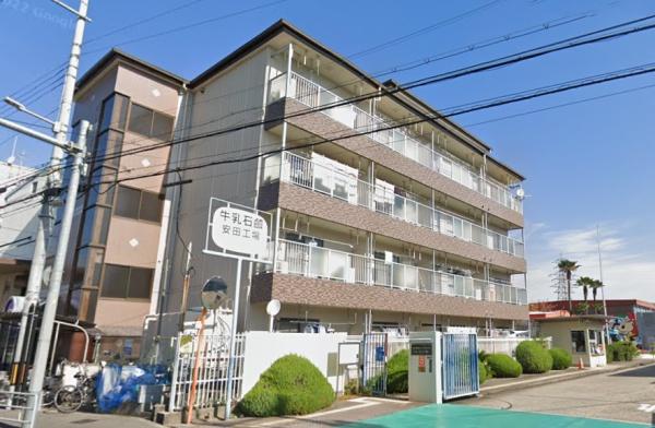 大阪市鶴見区中茶屋のマンションの建物外観