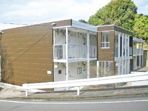 【レオパレス高田IIの建物外観】