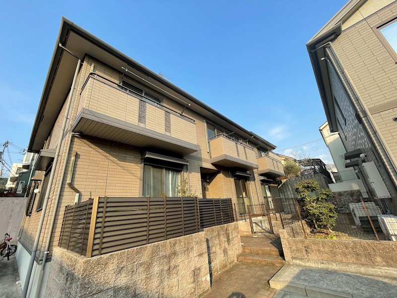 神戸市東灘区住吉山手のアパートの建物外観