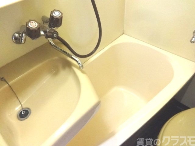 バス・シャワールーム　ユニットバスはお家賃に免じて我慢です。
