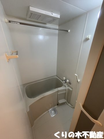 バス・シャワールーム　日々の疲れを癒すお風呂付です（同タイプのお部屋です。現況を優