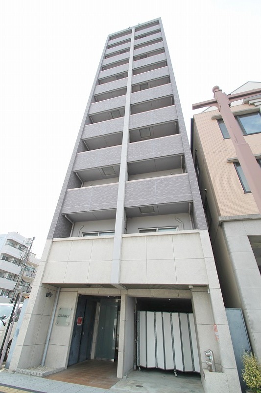 広島市中区広瀬北町のマンションの建物外観