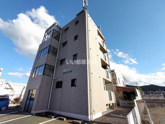 福知山市字堀のマンションの建物外観