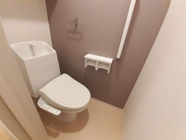 【香芝市狐井のアパートのトイレ】