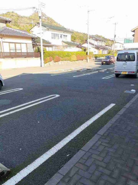 【舞鶴市田中町のアパートの駐車場】