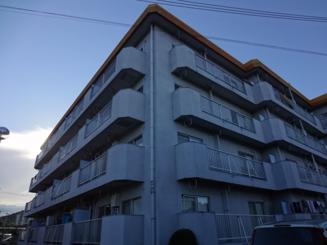 【たつの市龍野町日山のマンションの建物外観】