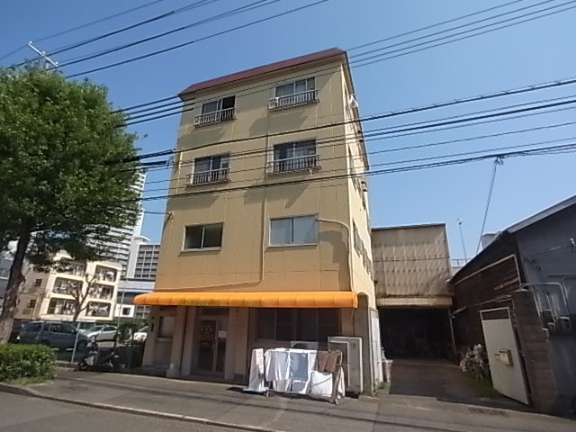 【神戸市灘区水道筋のマンションの建物外観】