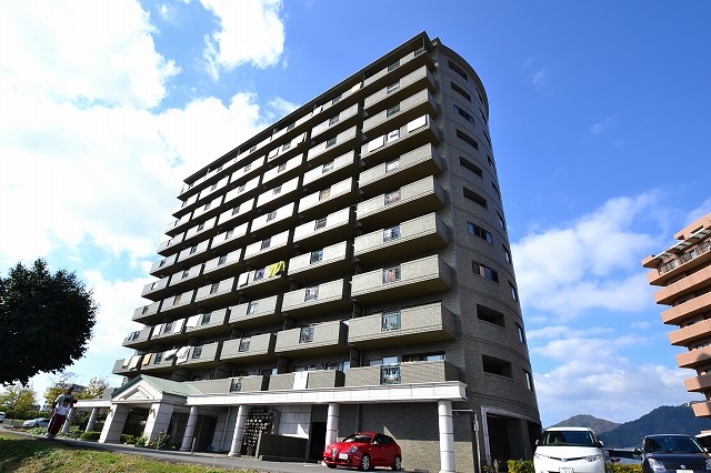 【広島市安佐南区東原のマンションの建物外観】