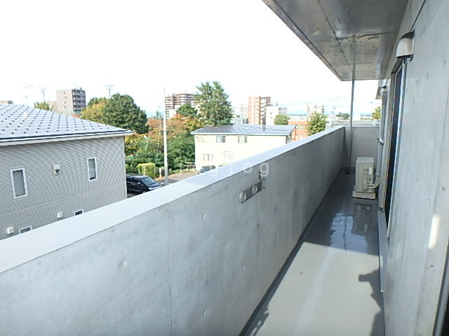 【札幌市手稲区手稲本町三条のマンションのバルコニー】