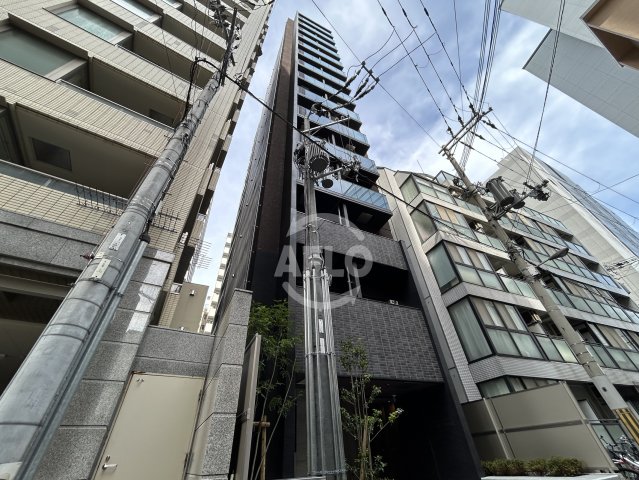 【大阪市西区西本町のマンションの建物外観】