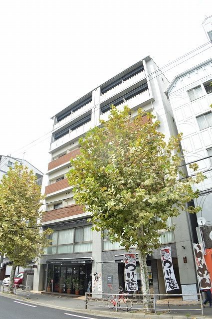 京都市右京区西院乾町のマンションの建物外観