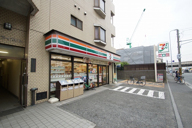 【グリーンコーポ川崎NCSのコンビニ】