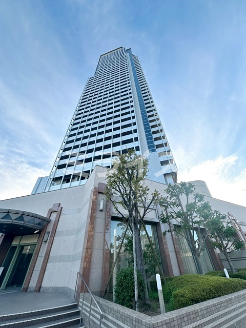 吹田市片山町のマンションの建物外観