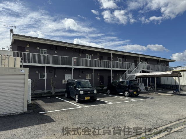 和歌山市新庄のアパートの建物外観