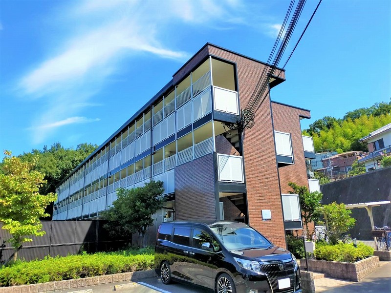 茨木市豊川のマンションの建物外観