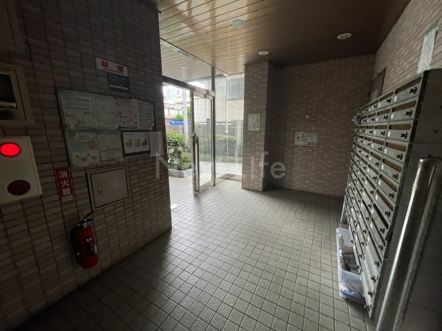 【川崎市川崎区池上新町のマンションのロビー】