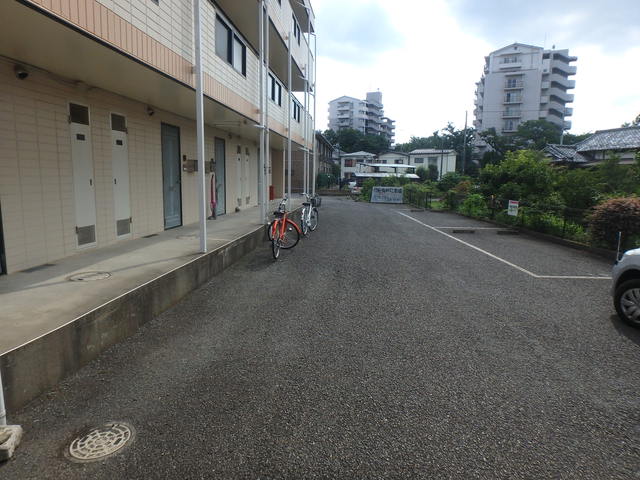 【武蔵野市境のマンションの駐車場】