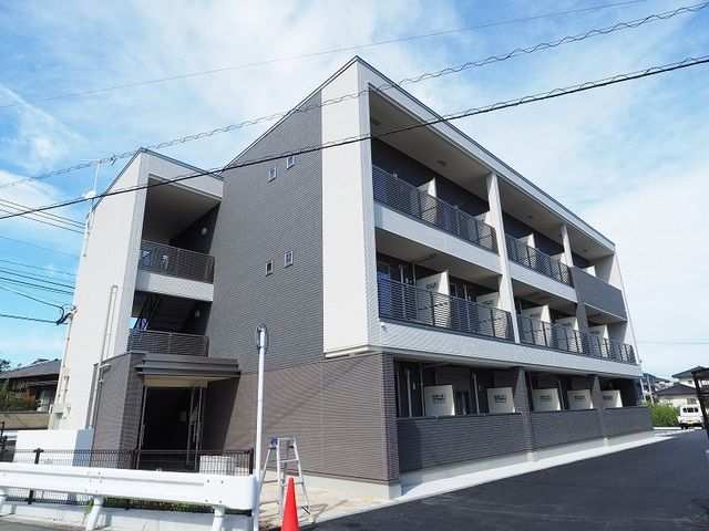 京都郡苅田町若久町のマンションの建物外観