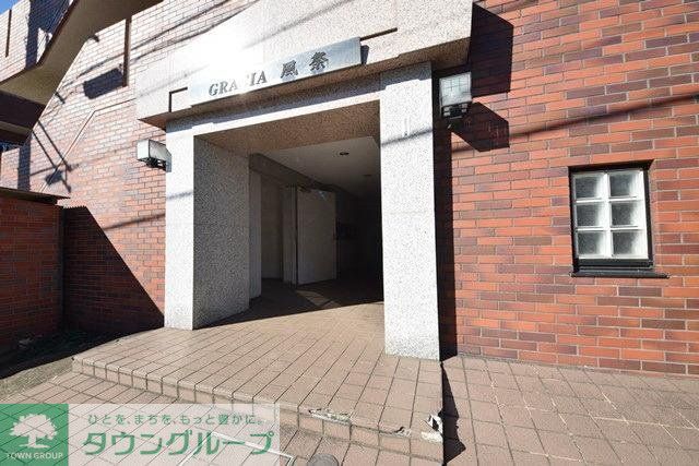 【横浜市旭区都岡町のマンションのエントランス】