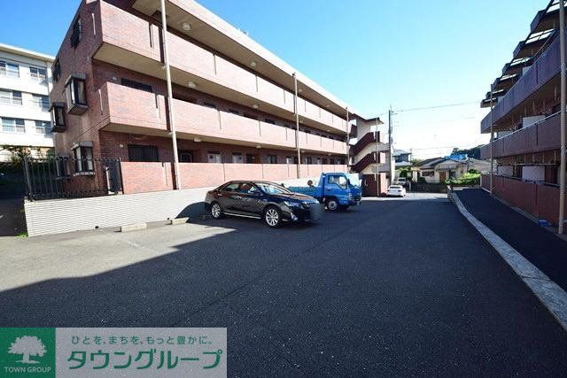 【横浜市旭区都岡町のマンションの駐車場】