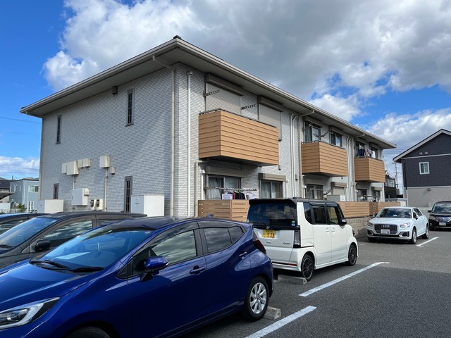 【姫路市大津区天満のアパートの駐車場】