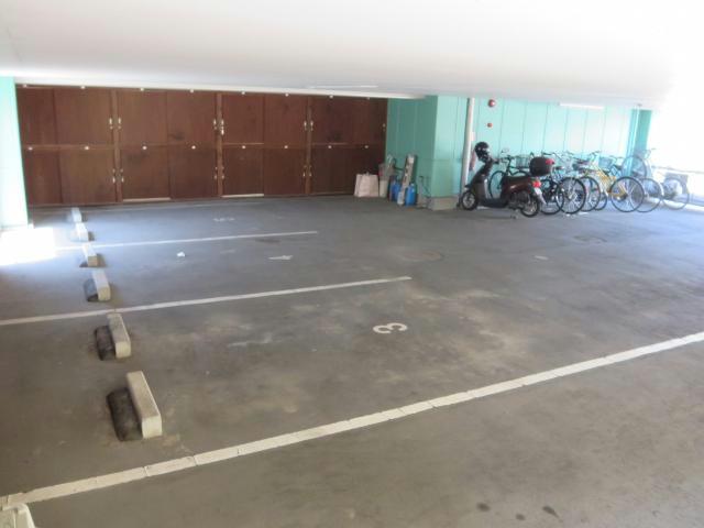 駐車場　駐車場