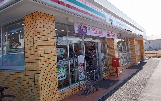 コンビニ　セブンイレブン屋島西町店さん（コンビニ）まで700m