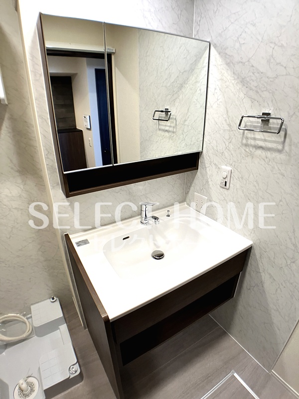 洗面設備　独立洗面台あり、毎朝おしゃれに忙しい女性の方におすすめです