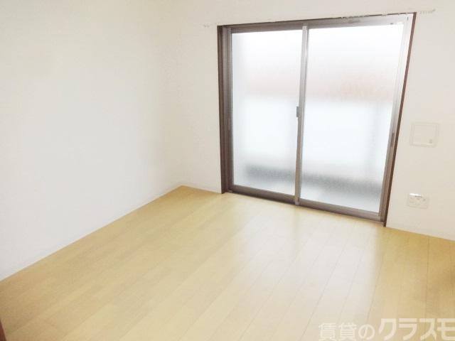 居室・リビング　窓からの光がいい感じですね。