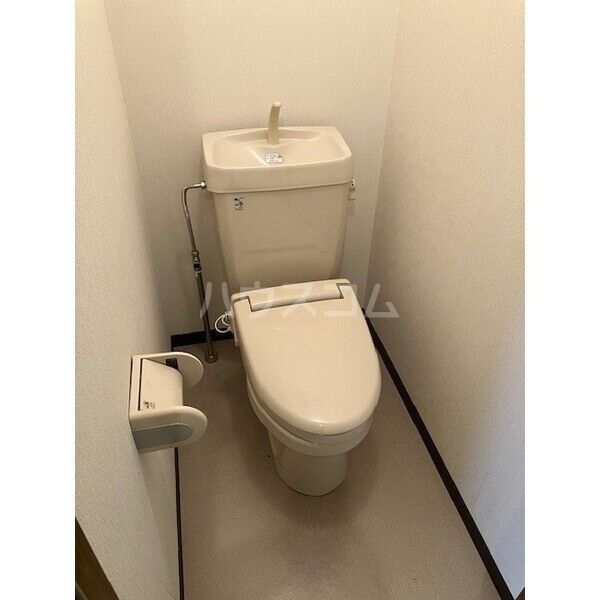 コージー・フラッツのトイレ写真