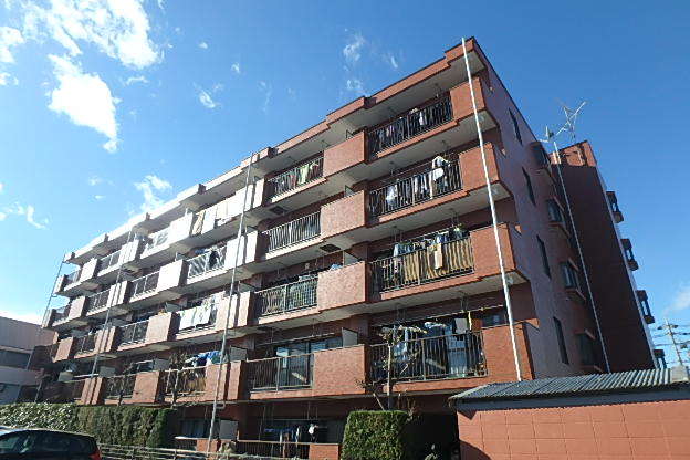 建物外観　★目の前は隣地駐車場なので日当たり良好★