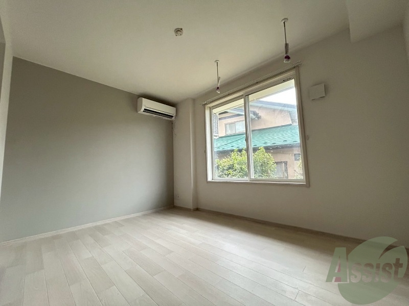 居室・リビング　５．７帖のお部屋す。白を基調としたシンプルなお部屋です。