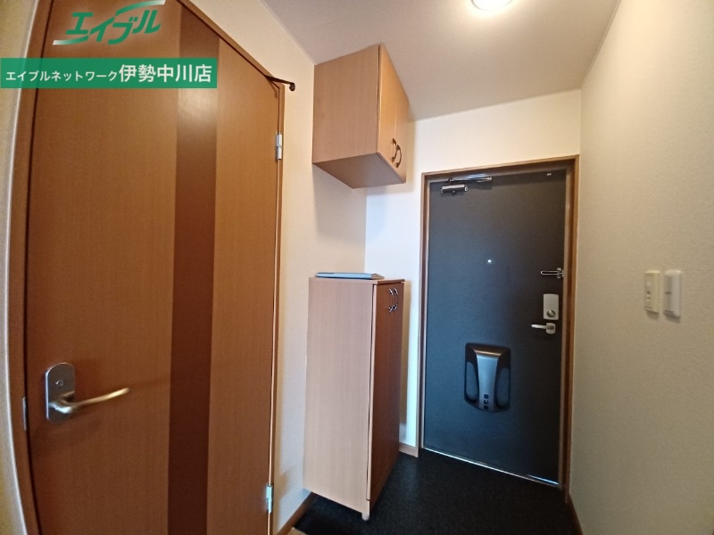 玄関　反転タイプ参考写真