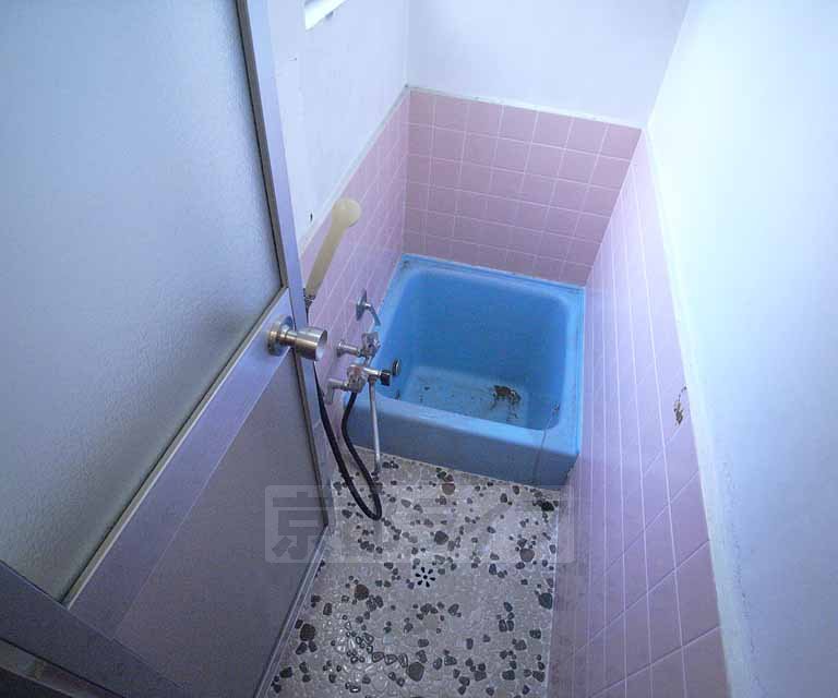 バス・シャワールーム　シャワー付きのお風呂です。