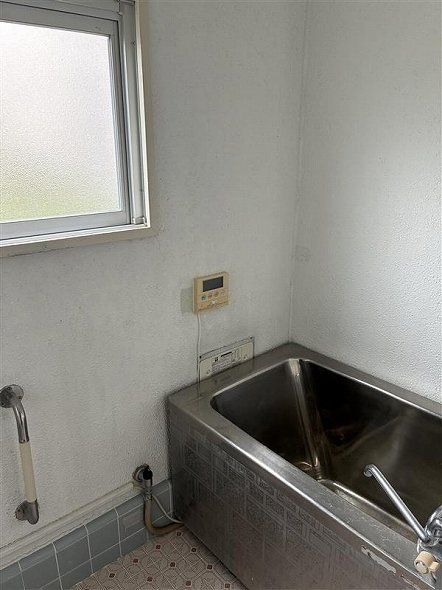 ＪＲ山陽本線 朝霧駅 バス乗車時間：10分 最寄りバス停で下車 徒歩3分 5階建 築42年の風呂写真
