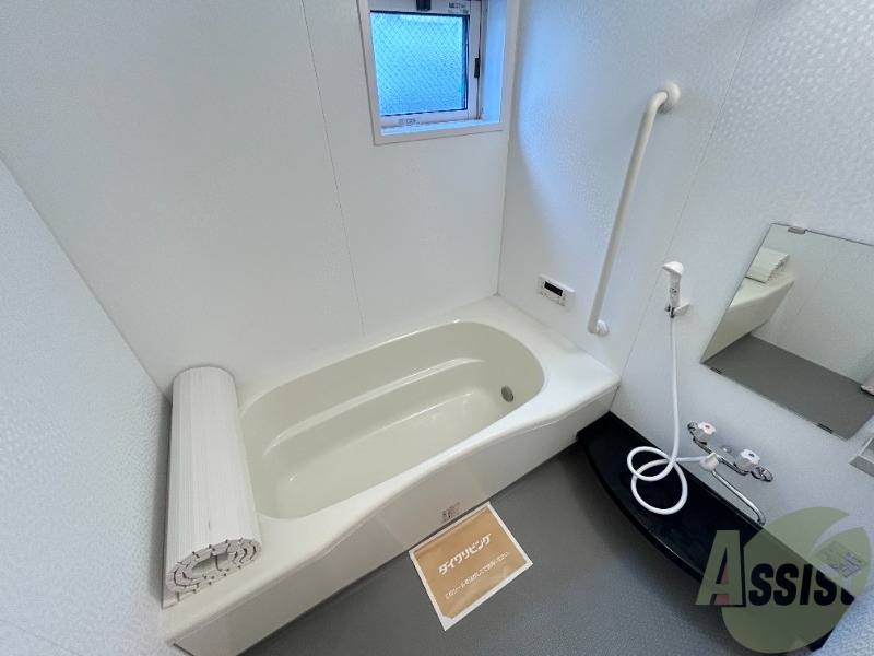 バス・シャワールーム　浴室は広々とした浴槽があります。一日の疲れを癒しましょう。