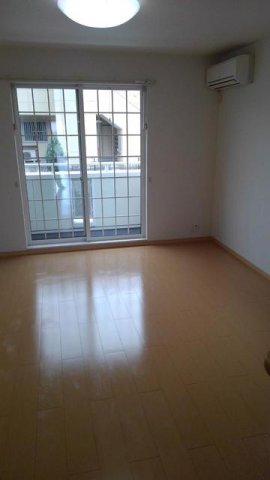 居室・リビング　【エターナルコート　Ａ】リビングです