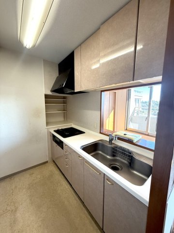 キッチン　広々使える快適な調理スペースです♪